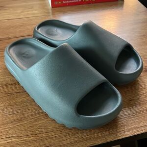 Adidas Yeezy Slides